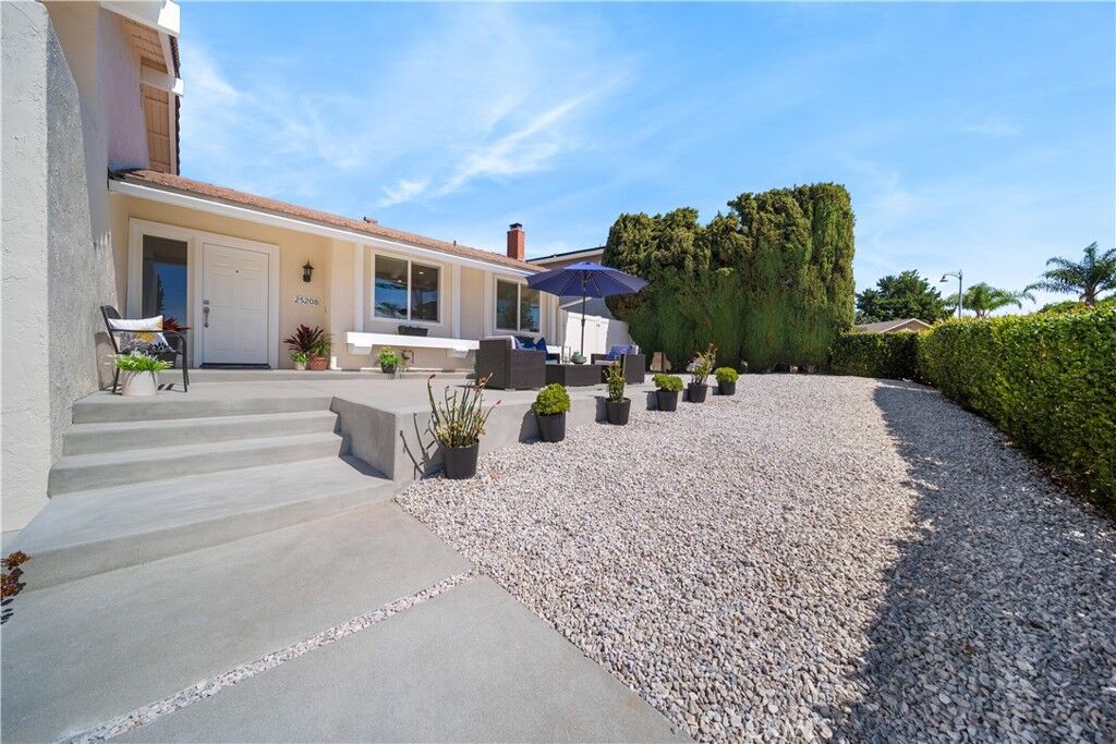 Property Photo:  25208 Terreno Dr  CA 92691 