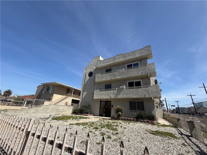 Property Photo:  400 N Hobart Boulevard 304  CA 90004 