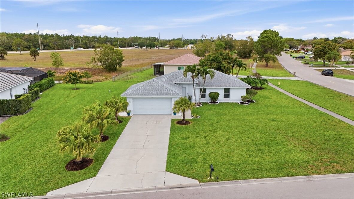 Property Photo:  750 Cherry Blossom Court  FL 34120 