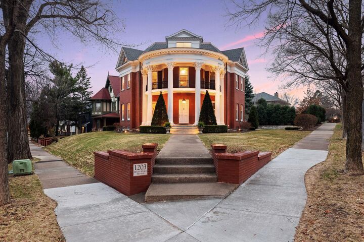 Property Photo:  1203 Mount Curve Avenue  MN 55403 