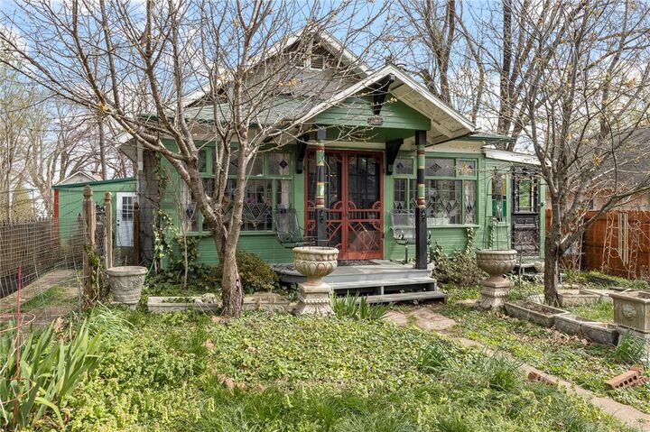 Property Photo: 607 N Robinson Street AR 72601