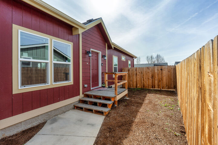 Property Photo:  658 NE Shoshone Drive  OR 97756 