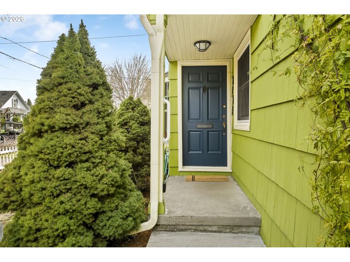 Property Photo:  6125 SE 41st Ave  OR 97202 