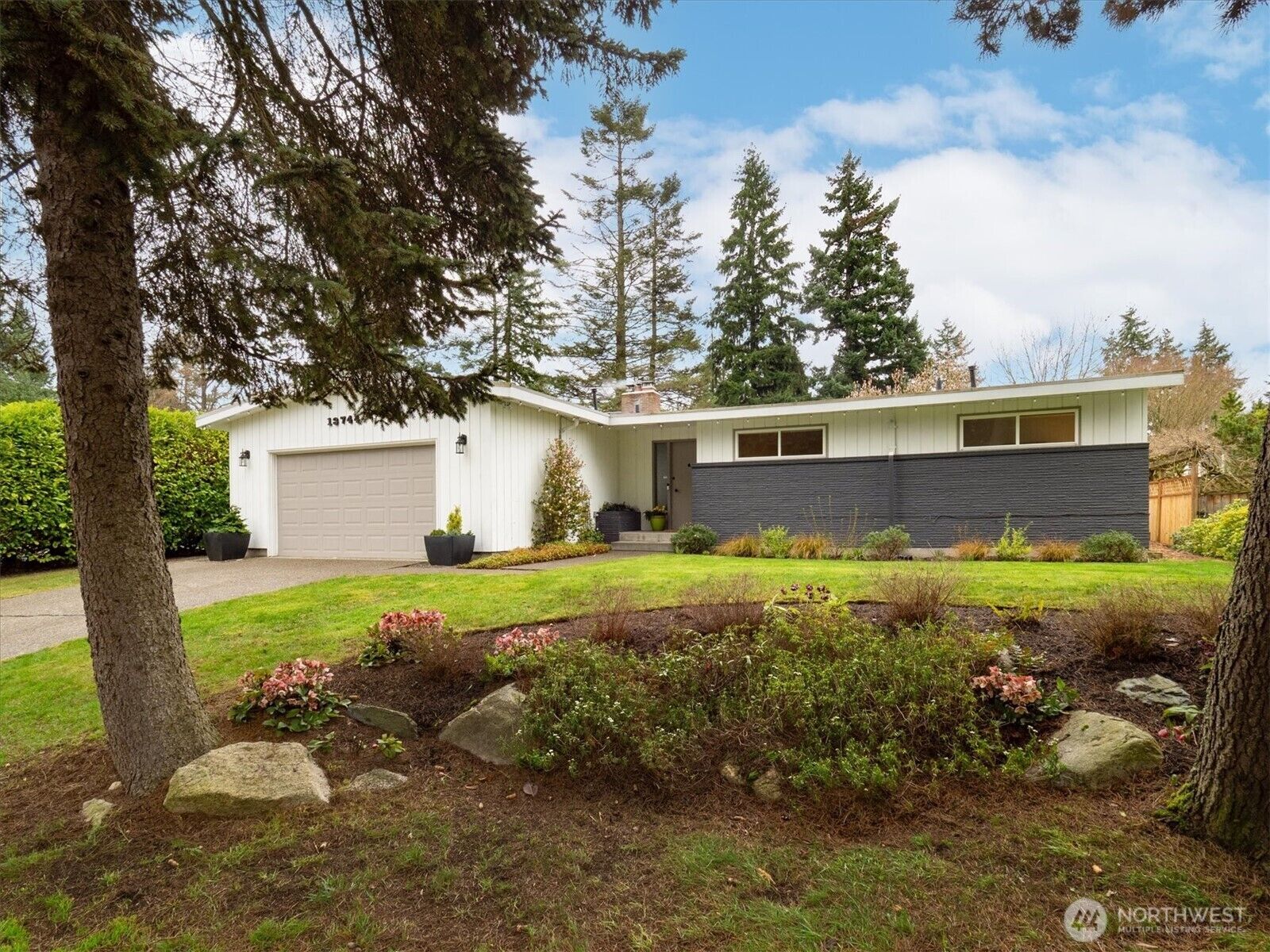 Property Photo: 13744 Ashworth Avenue N WA 98133