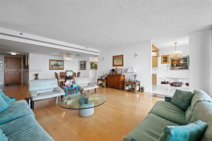 Property Photo: 19500 Turnberry Way 16C FL 33180