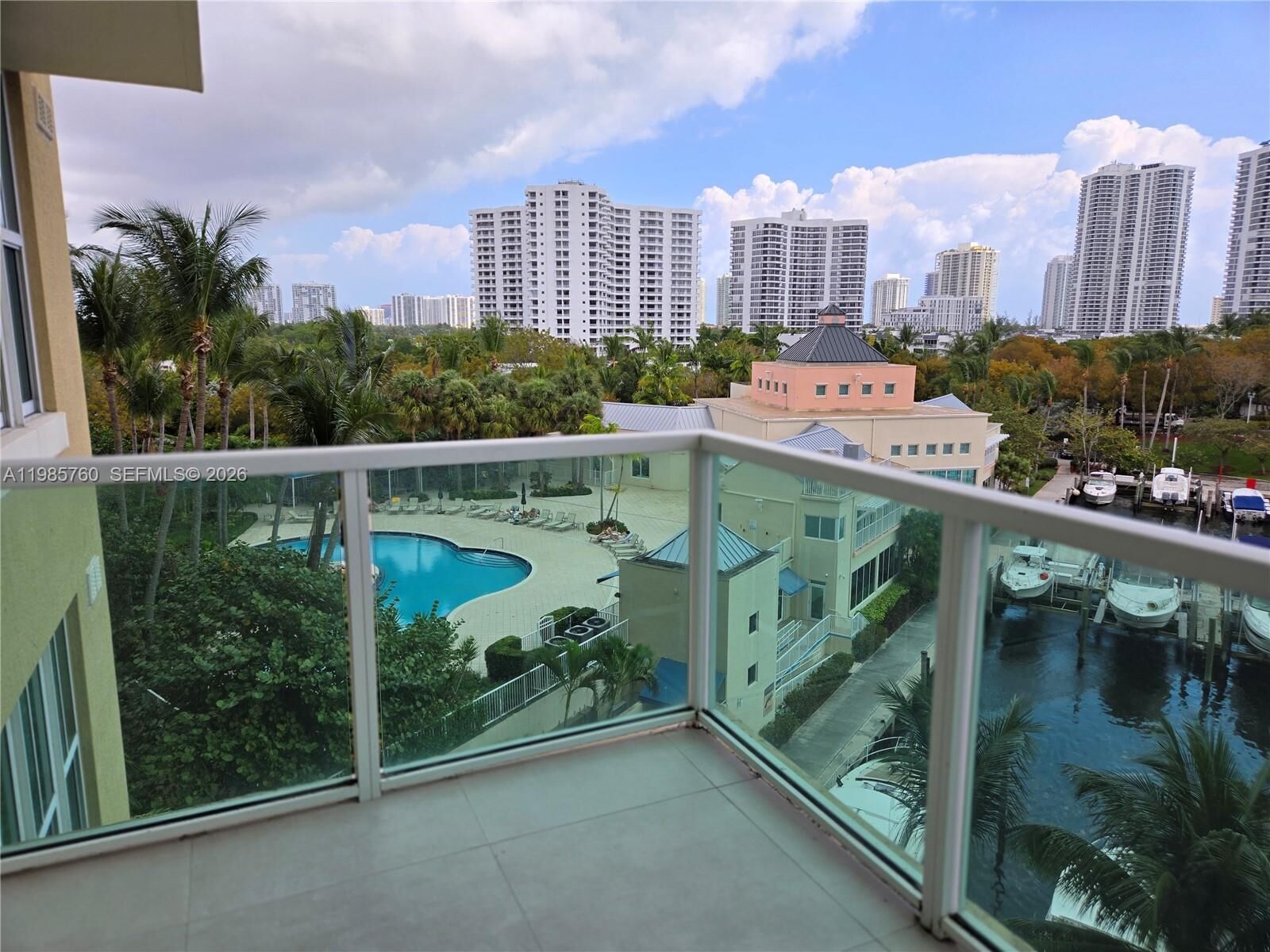 Property Photo: 3340 NE 190th St 606 FL 33180