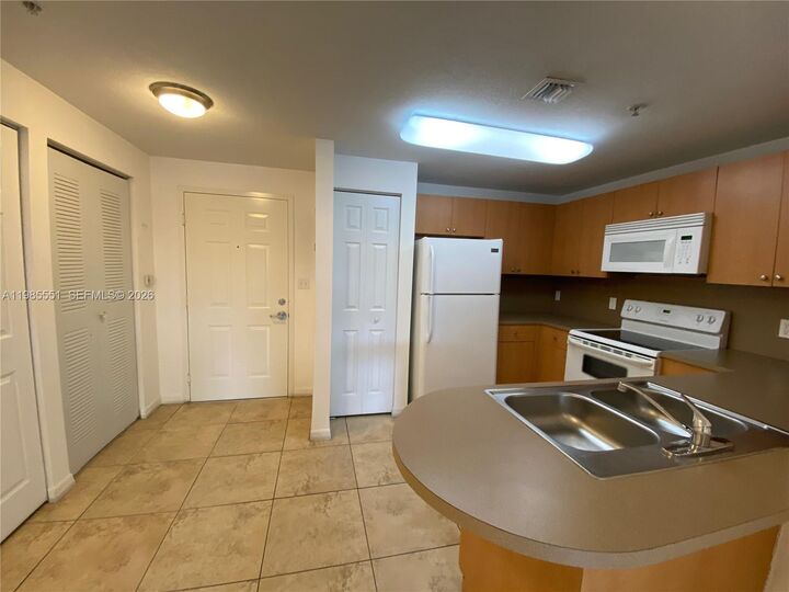 Property Photo:  435 SW 12th Ave 605  FL 33130 