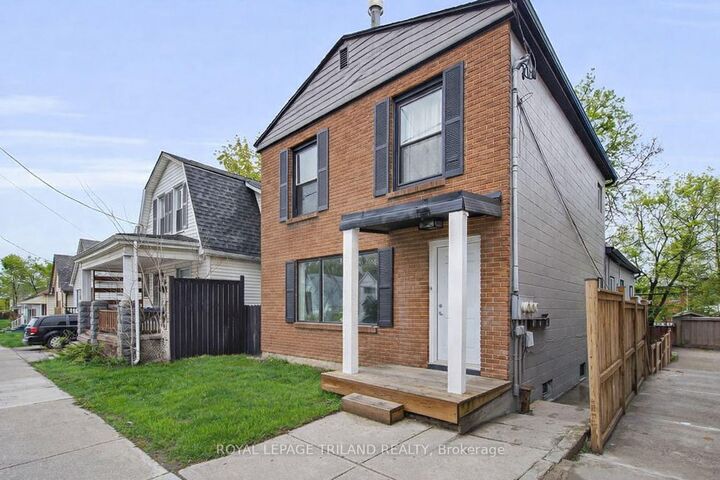 18.5 Adelaide Street S — photo 1