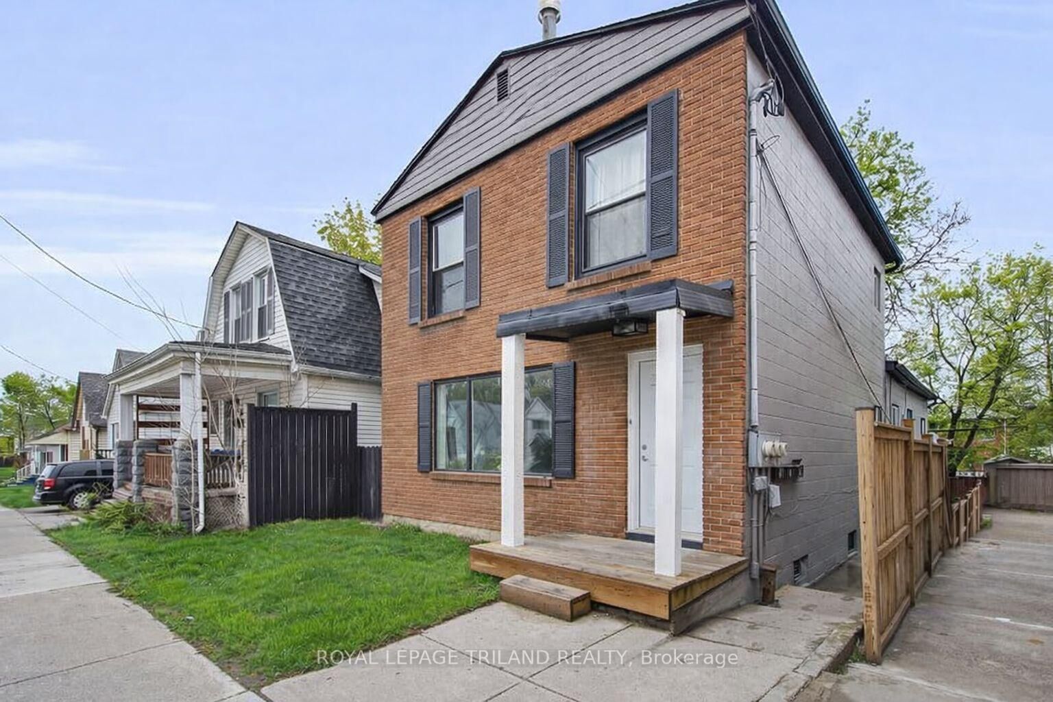 Property Photo: 18.5 Adelaide Street S ON N5Z 3J8