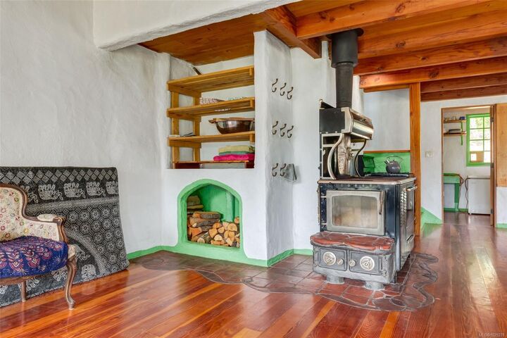 Property Photo:  9 Grant Rd  BC V0R 2J0 