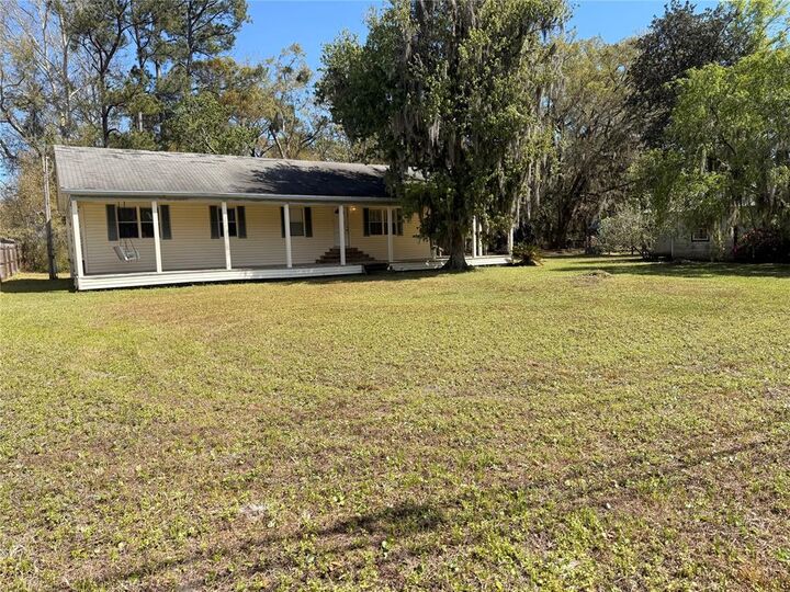 Property Photo: 12717 Dunn Creek Road FL 32218