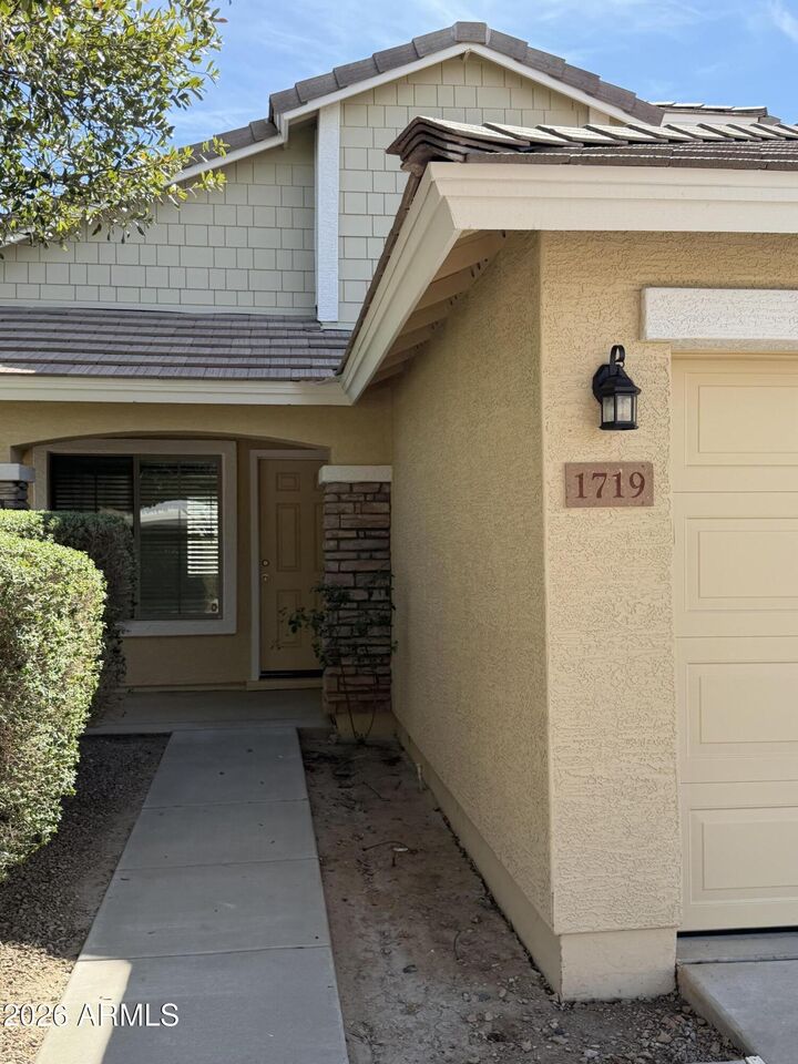 Property Photo:  1719 W Appaloosa Way  AZ 85144 