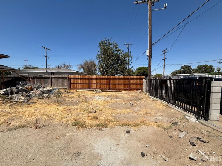Property Photo: 109 Plymouth Avenue CA 93308