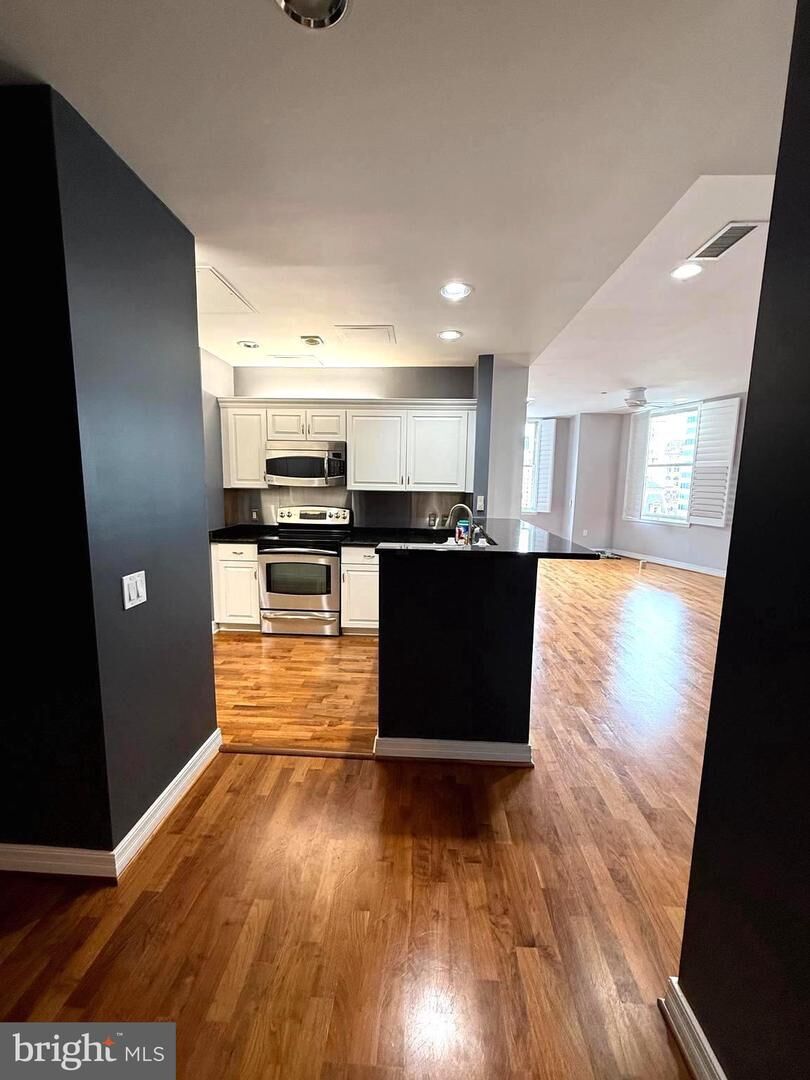 Property Photo:  1600 Arch Street 18 1518  PA 19103 
