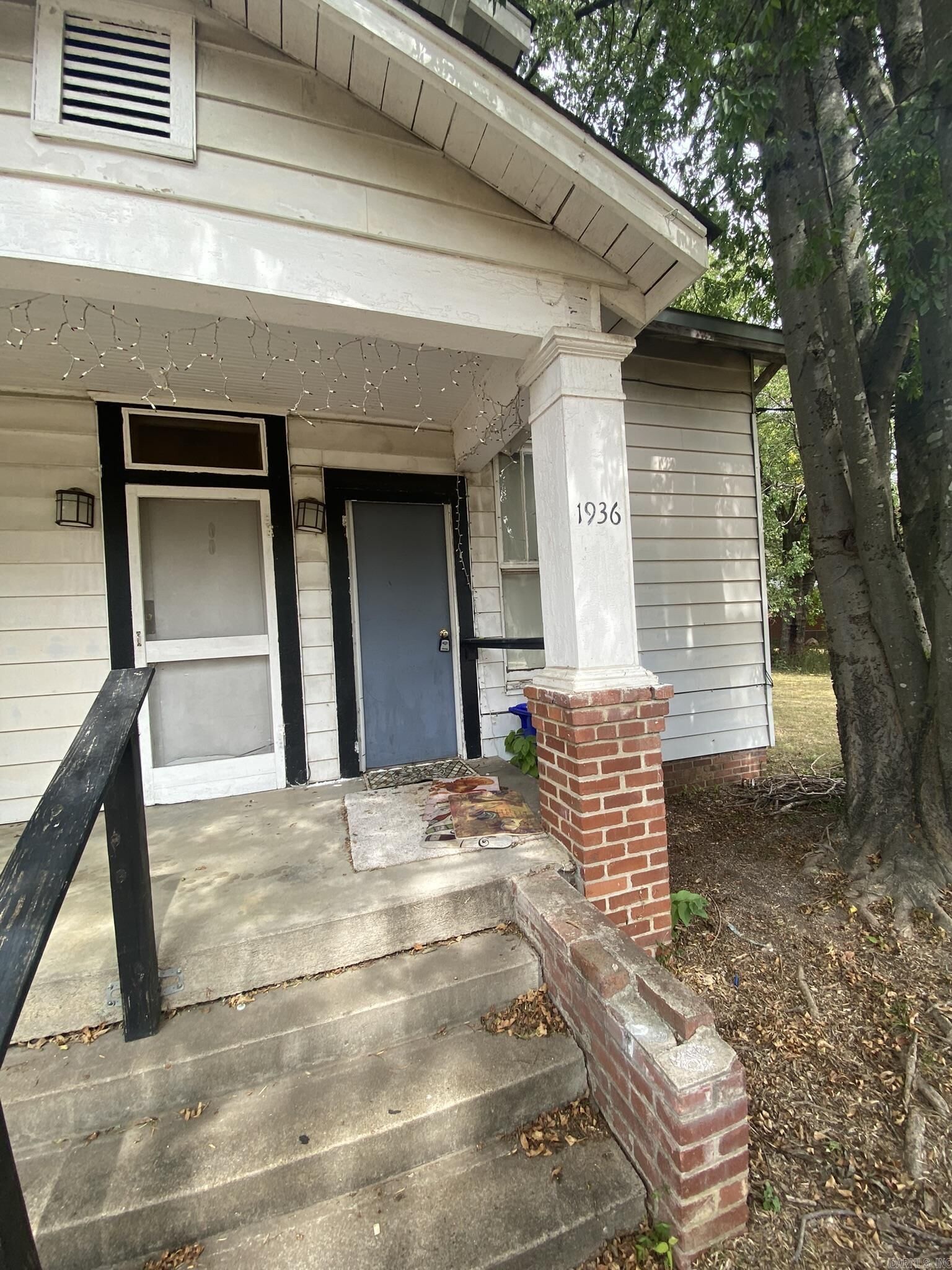 Property Photo: 1936-1940 College Avenue AR 72034