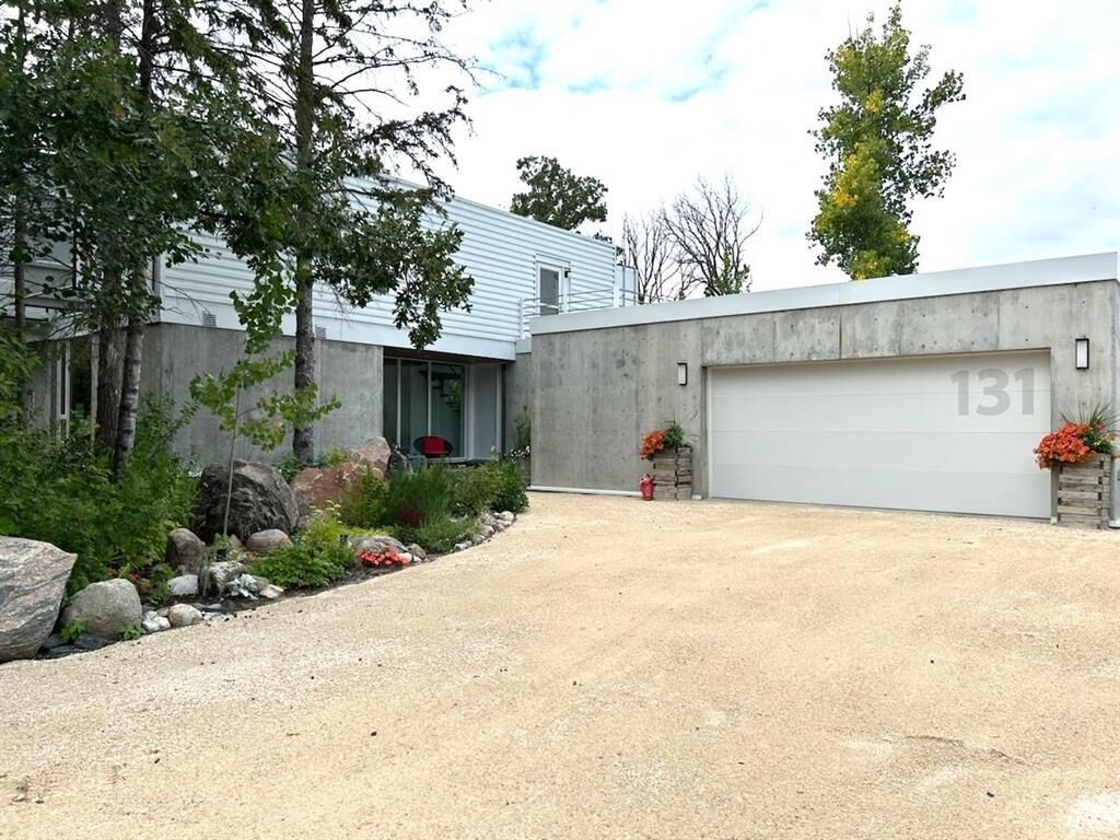 Property Photo:  131 College Avenue  MB R0A 0V0 