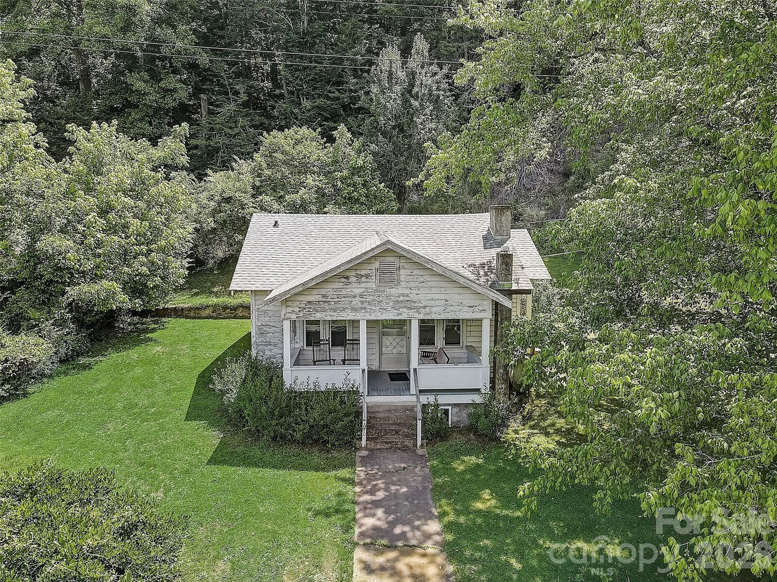 Property Photo:  1820 Grapevine Road  NC 28753 