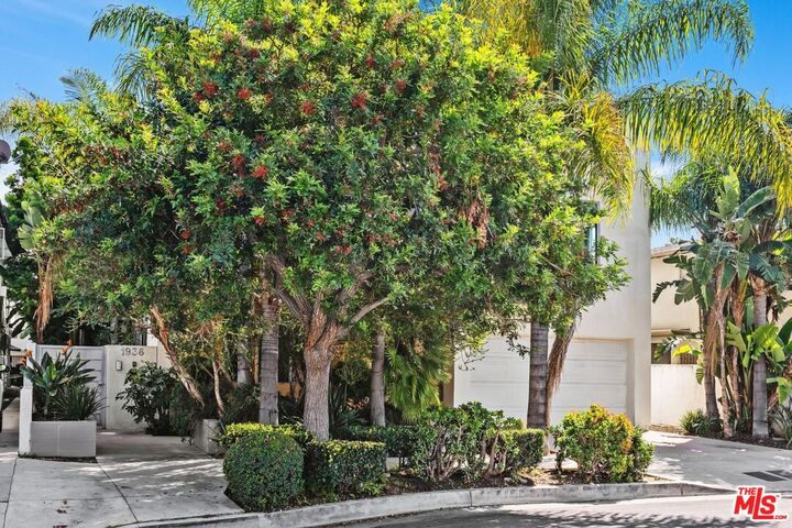 Property Photo:  1936 S Shenandoah St  CA 90034 