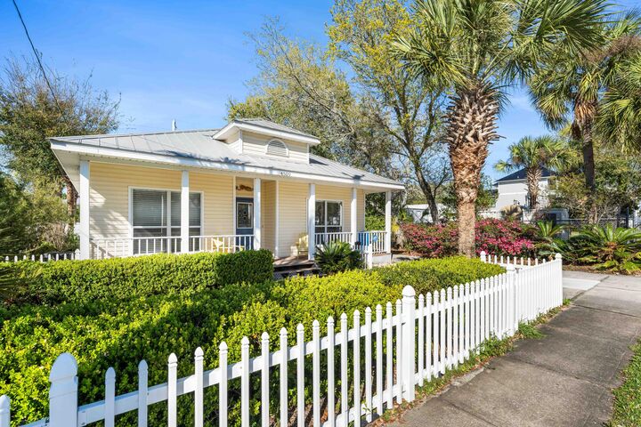 Property Photo:  4509 Luke Avenue  FL 32541 