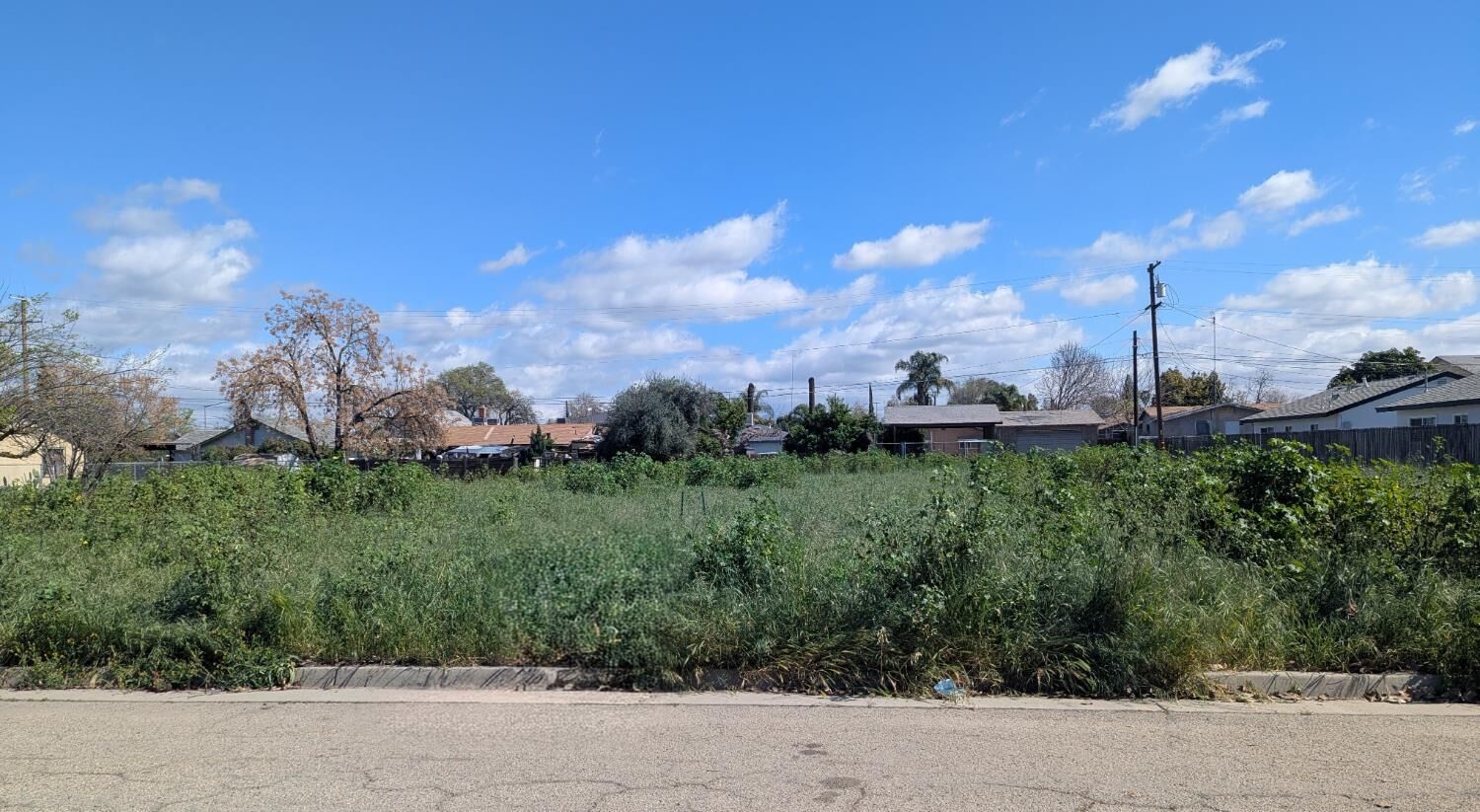 Property Photo:  914 L Street  CA 93657 