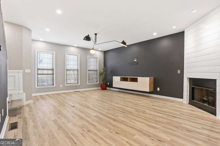 Property Photo:  2359 Towneview Court SE 8  GA 30339 