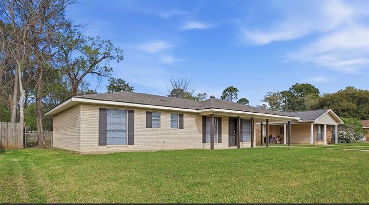 Property Photo:  6102 Noel Street  LA 71301 