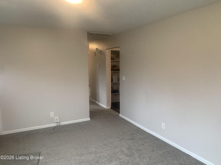 Property Photo: 6811 Creston Dr KY 40258