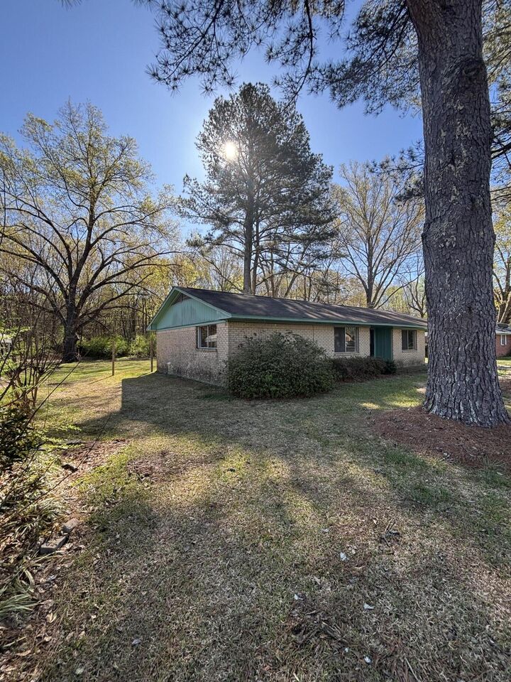 Property Photo:  329 Converse Dr  MS 39773 