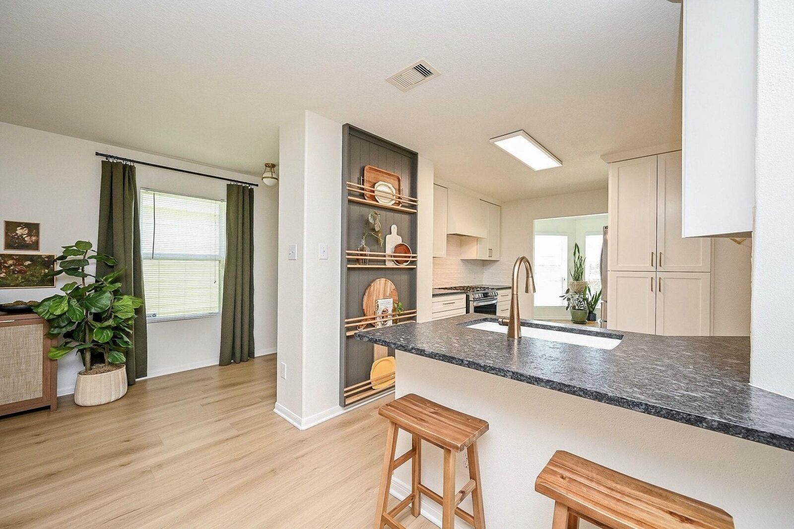 Property Photo: 9889 Hyacinth Way TX 77385