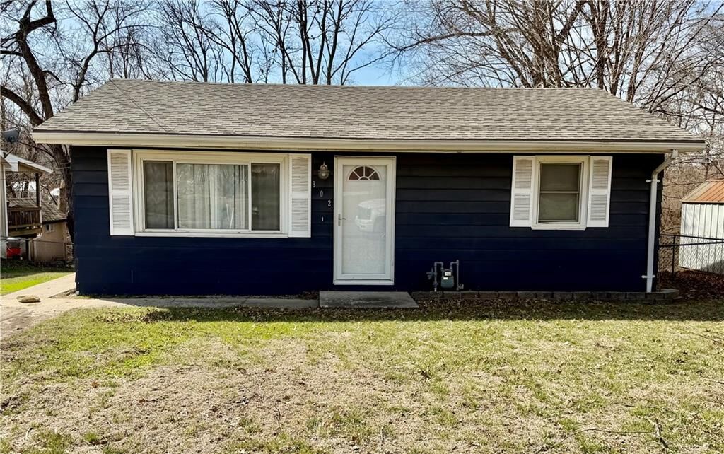 Property Photo:  902 N 9th Street  KS 66090 