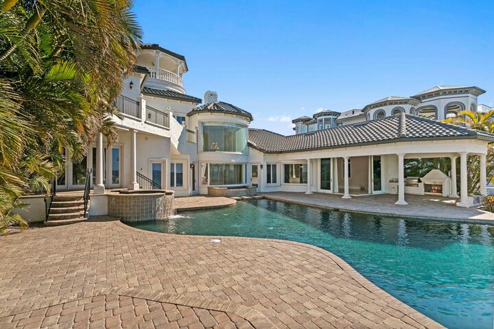 Property Photo: 6528 Surfside Boulevard FL 33572