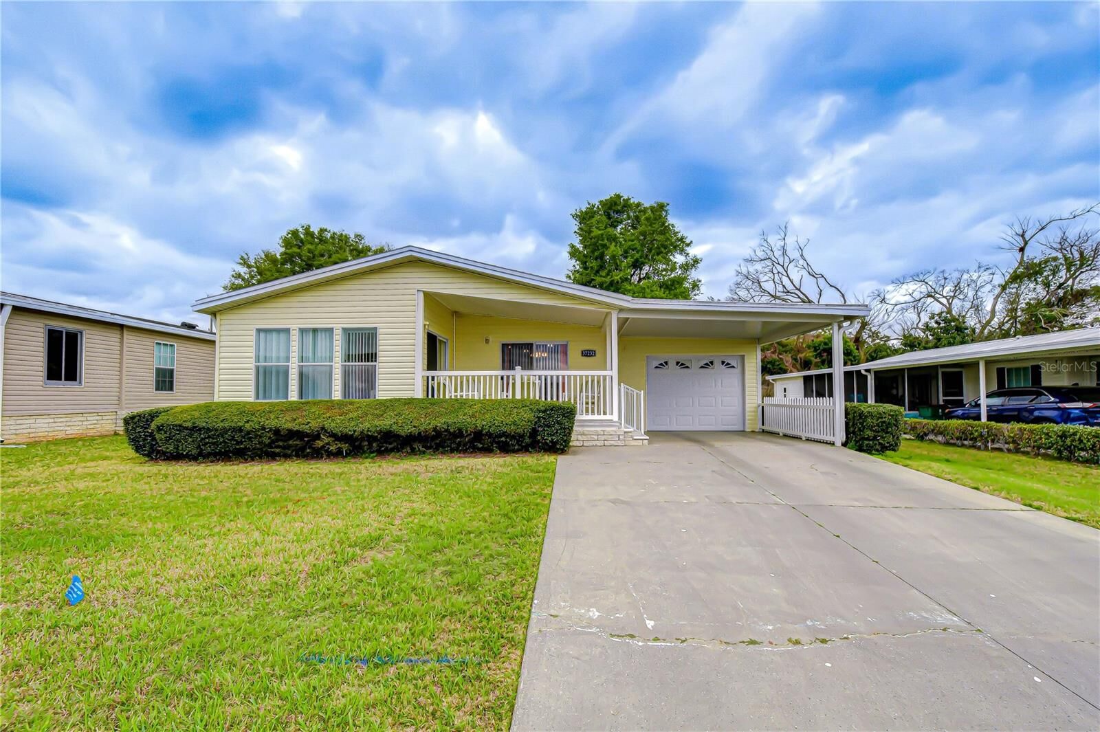 Property Photo: 37232 Neukom Avenue FL 33541
