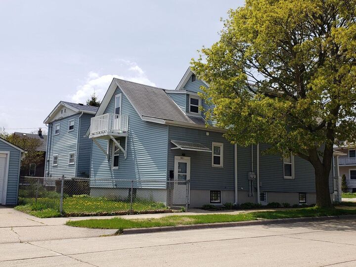 Property Photo:  1001 Delamere Ave  WI 53403 