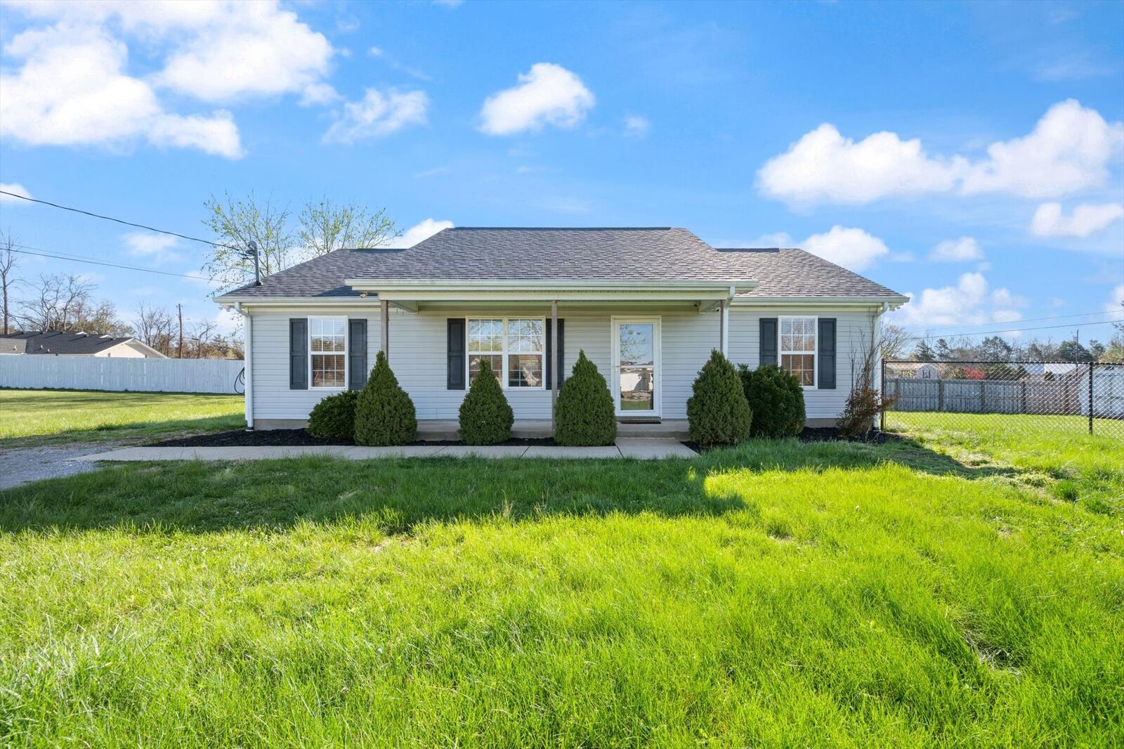 Property Photo:  302 Oxmoor Valley Court  TN 37130 