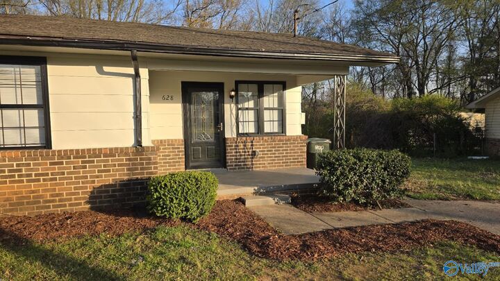 Property Photo:  628 Canterbury Avenue  AL 35601 