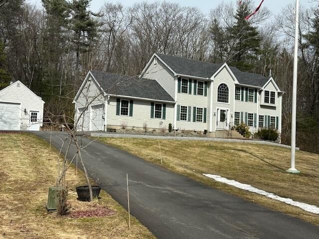 Property Photo: 43 Lampton Drive NH 03308