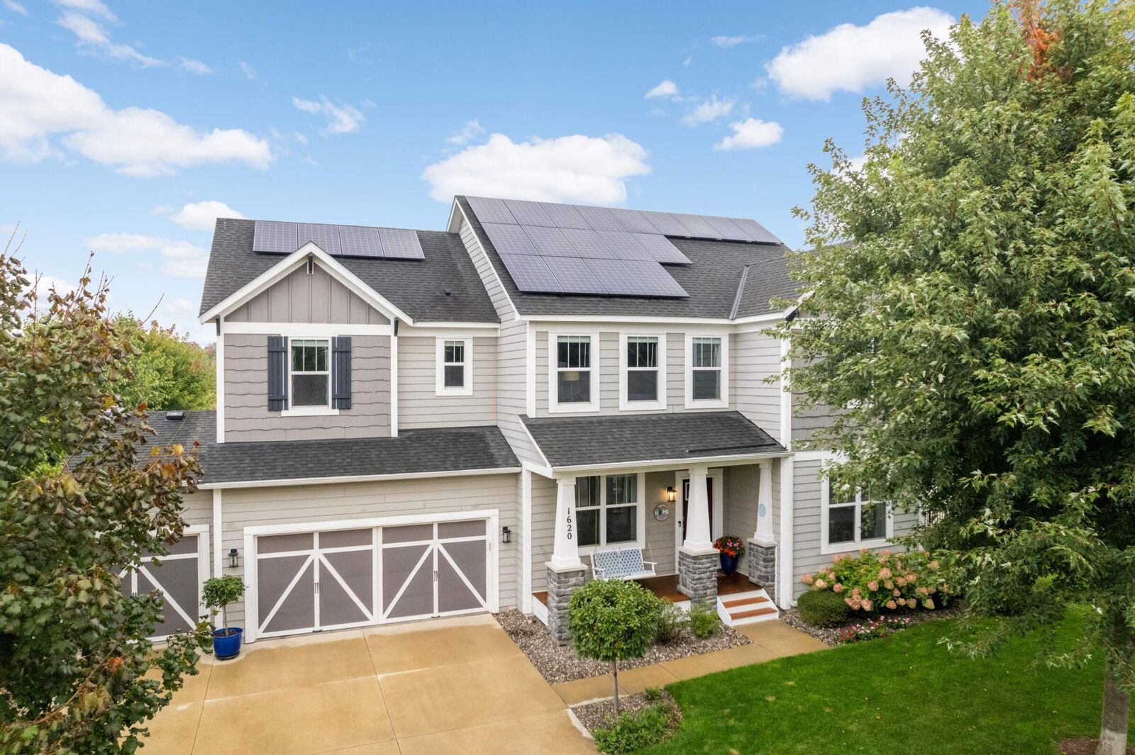 Property Photo:  1620 Bluewater Lane  MN 55129 