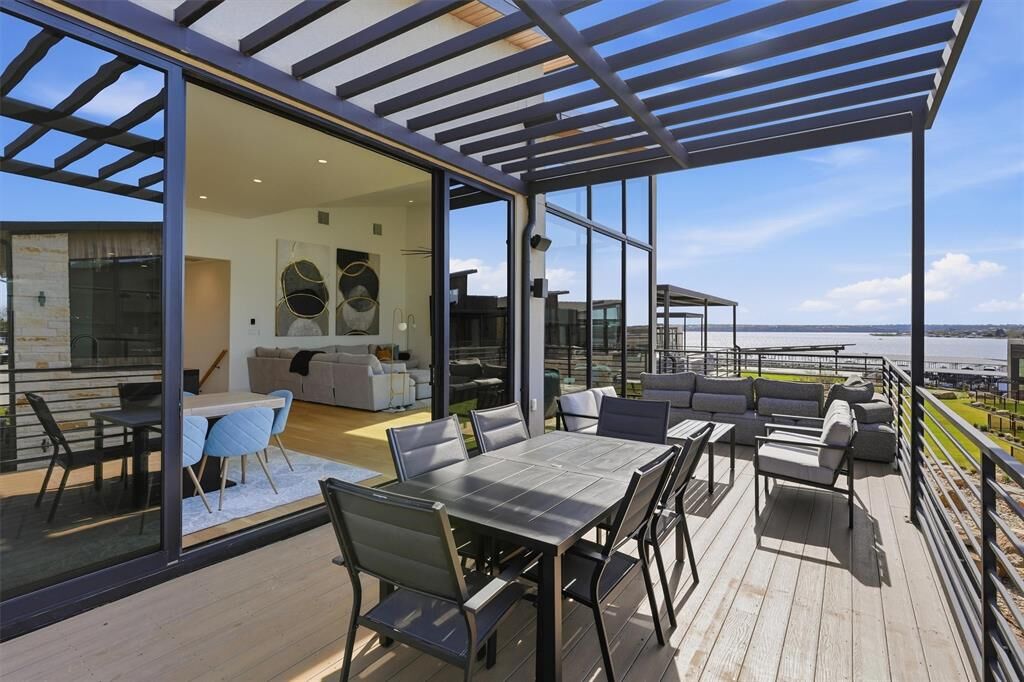 Property Photo:  4 Breakwater Bend  TX 76449 