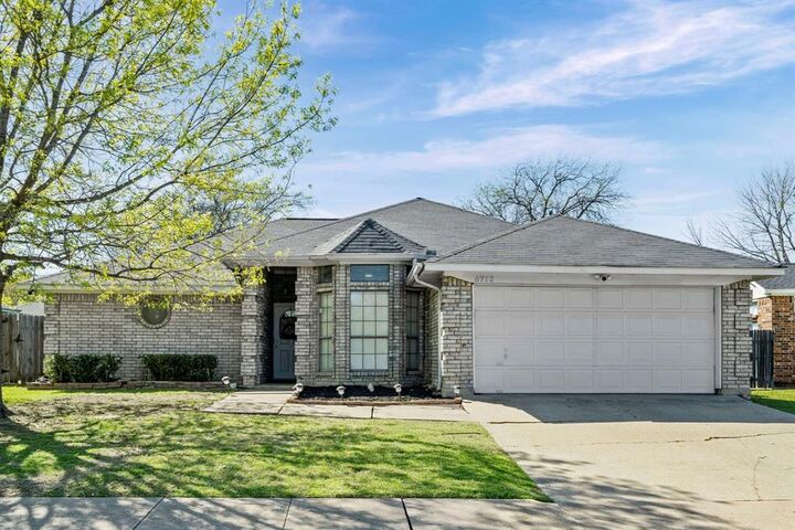 Property Photo: 6712 Running Creek Drive TX 76001