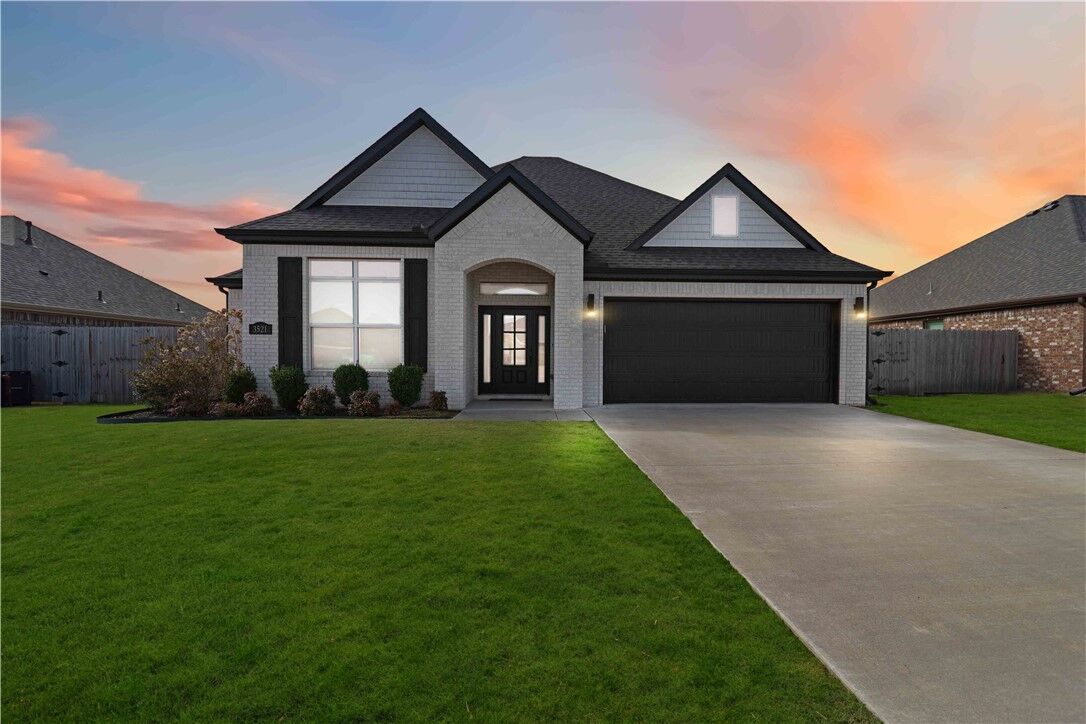 Property Photo: 3521 E Avon Avenue AR 72764