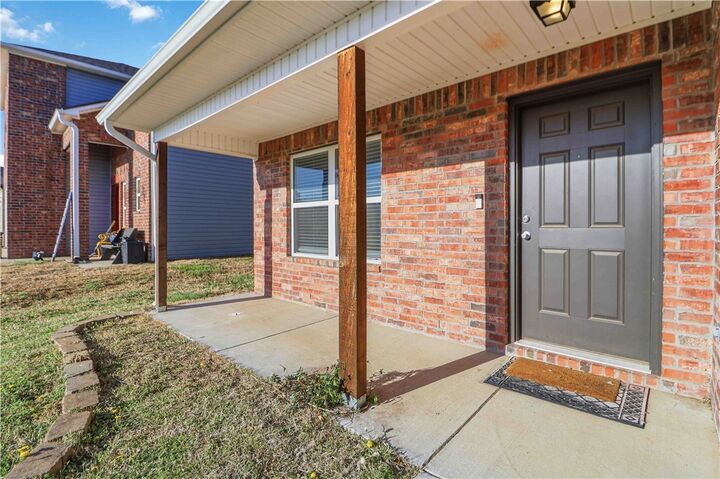 Property Photo: 2004 S B Place AR 72758