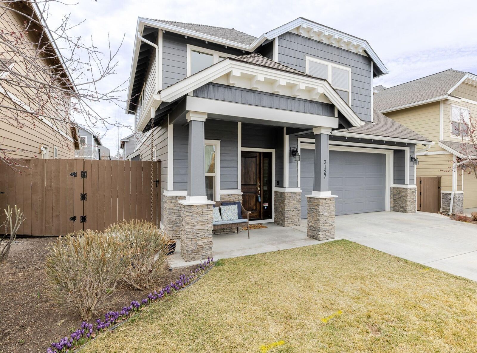 Property Photo: 3137 NE Flagstone Avenue OR 97701