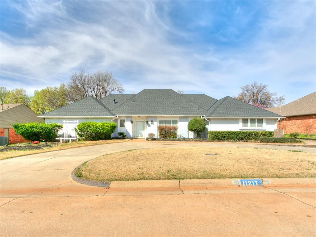 Property Photo:  11217 Twisted Oak Road  OK 73120 