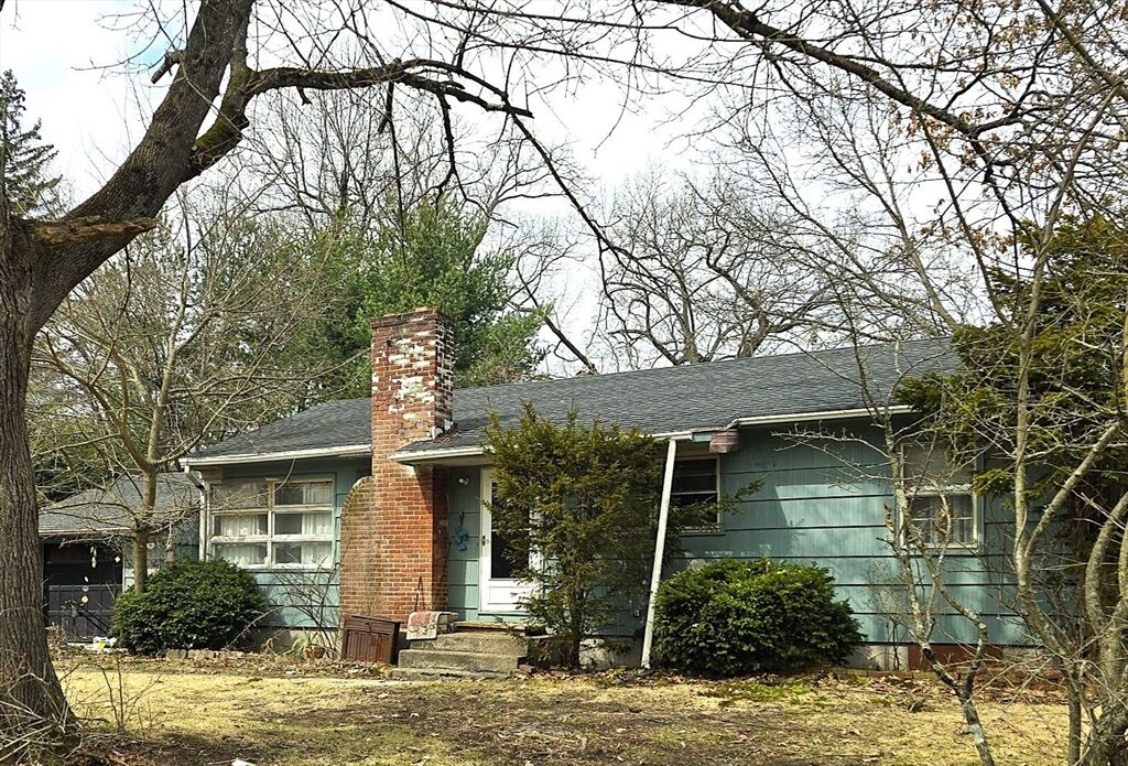Property Photo:  52 Bremen St  MA 01108 