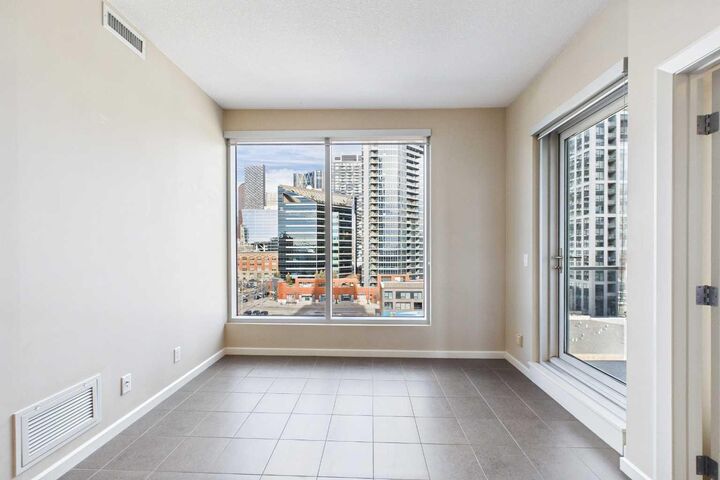 Property Photo:  211 13 Avenue SE 705  AB T2G 1E1 