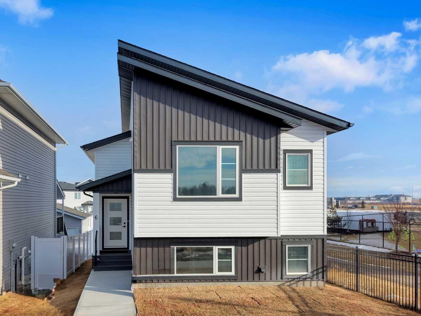 Property Photo:  6 Memorial Parkway  AB T4E 3B7 