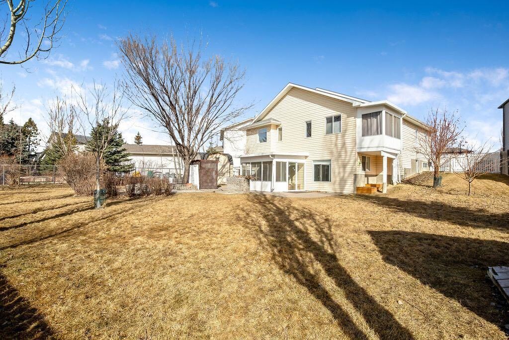 Photo de la propriété: 119 High Ridge Place NW AB T1V 1X8