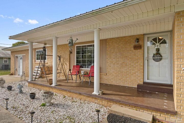 Property Photo:  340 Lowell Ln  FL 32514 