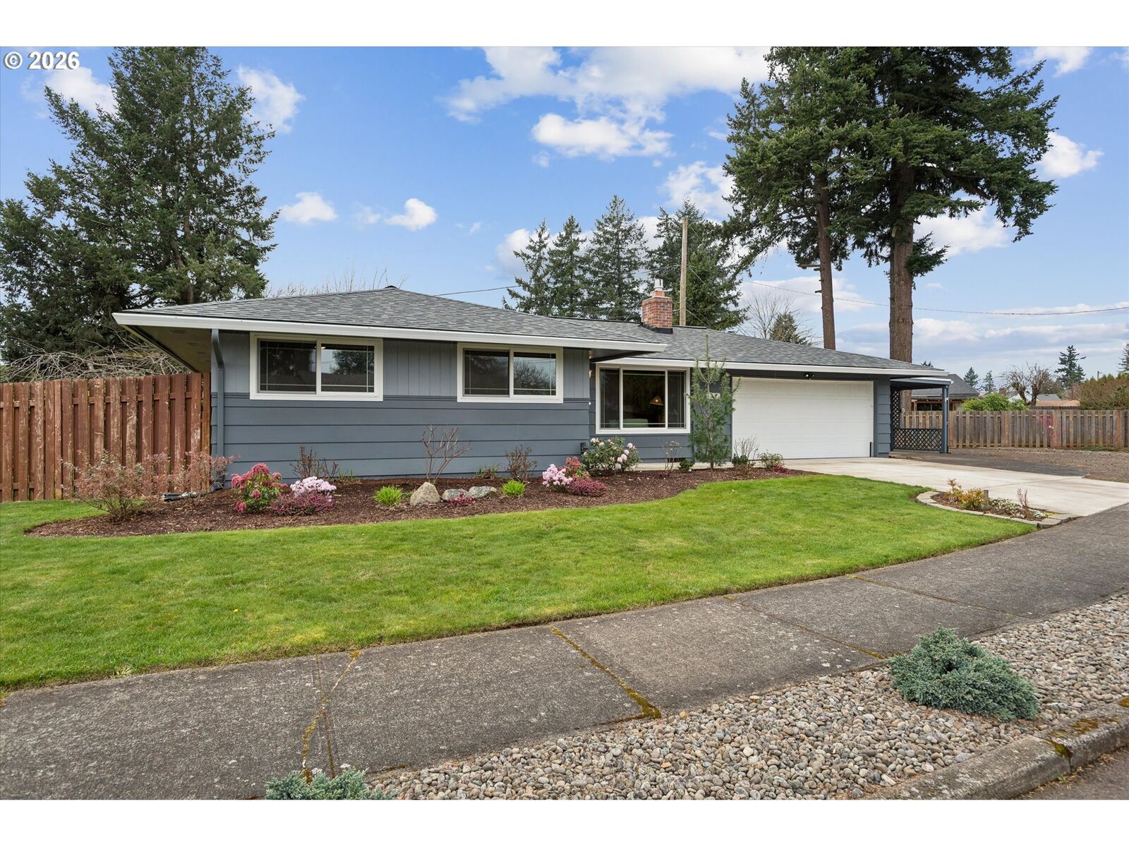 Property Photo:  1025 SE 169th Ave  OR 97233 