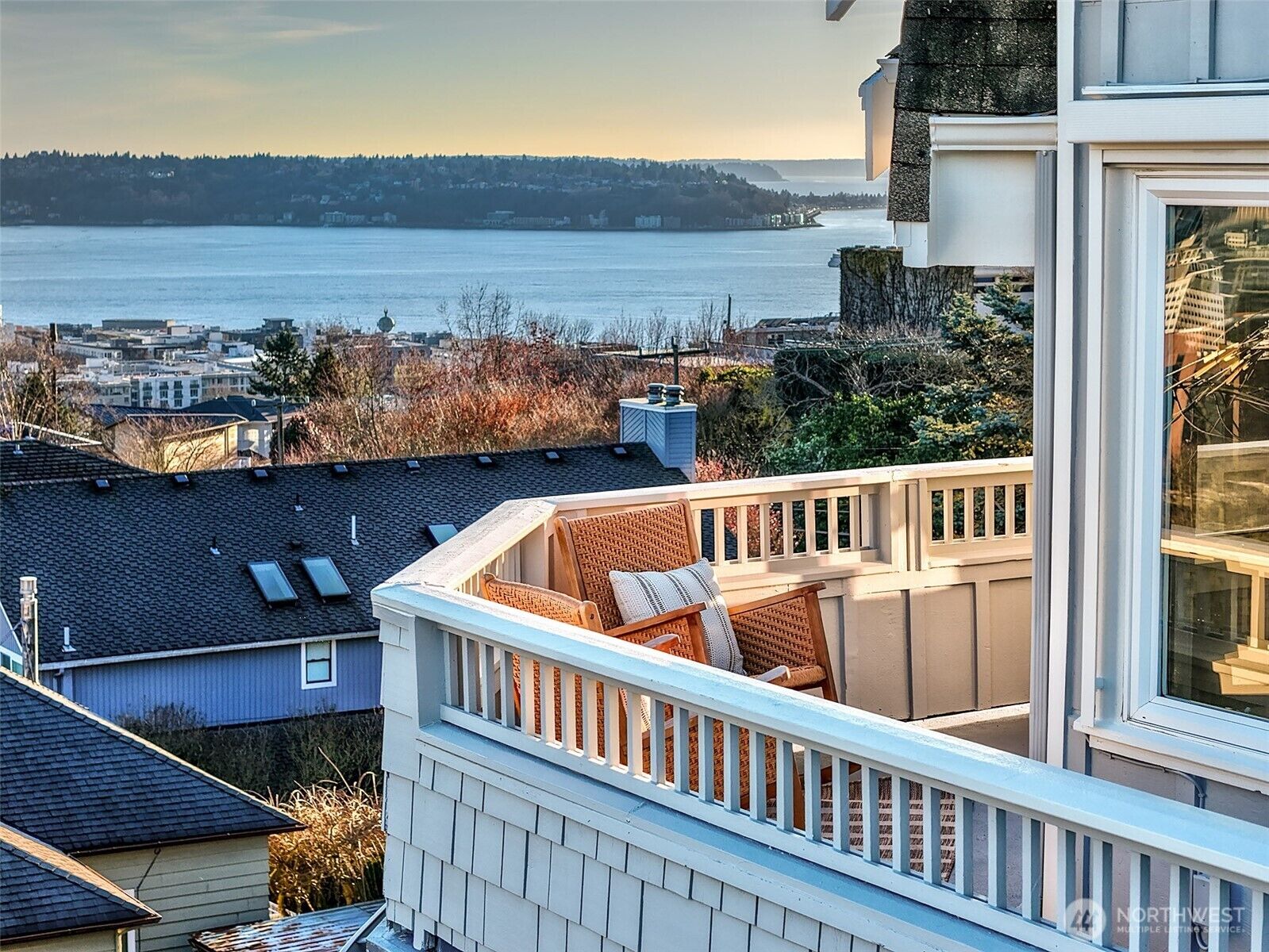 Property Photo:  1238  3rd Avenue N  WA 98109 